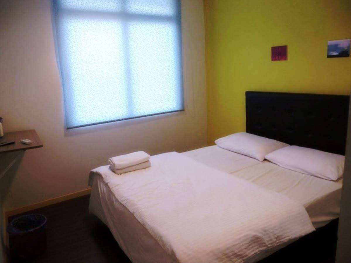 Oyo 90281 Hotel Taj Seksyen 13 Shah Alam Exteriör bild